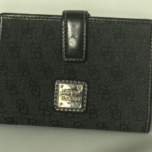 Dooney & Bourke Handbags - Black Dooney & Bourke Wallet Dooney & Bourke Handbags - Black Dooney & Bourke Wallet